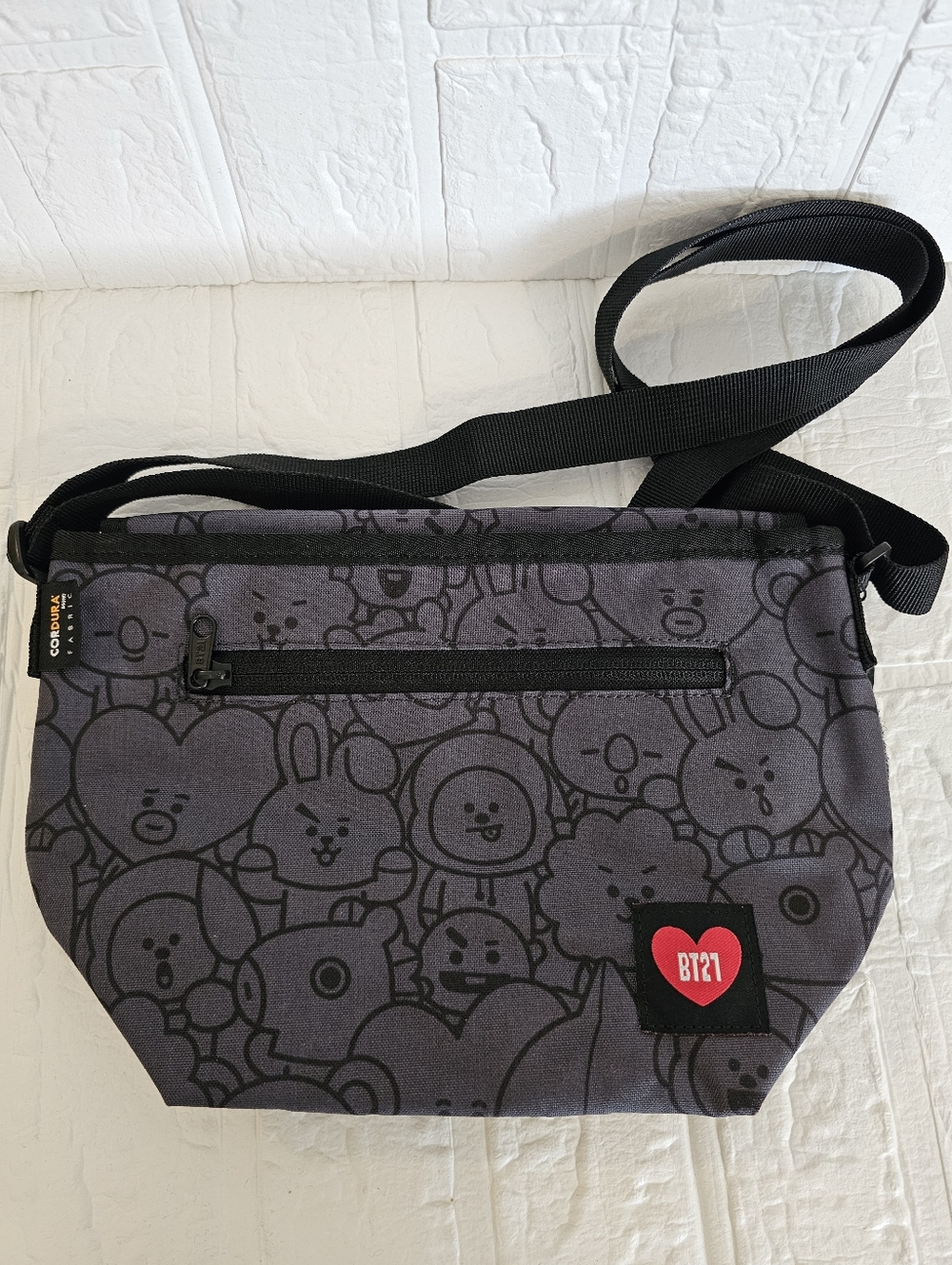 NWT BT21 Small Messenger Crossbody Bag - Picture 2 of 3